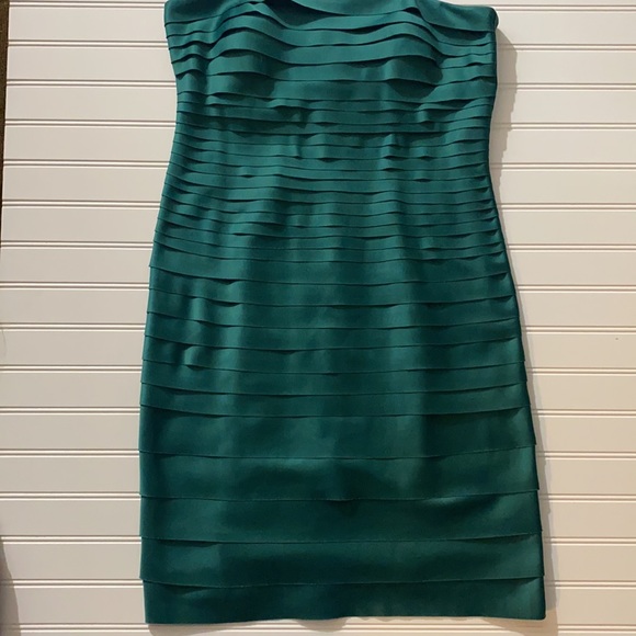 JS Collections Spaghetti Strap Zipper Back Shutter Pleat Stretch Satin - Picture 13 of 13